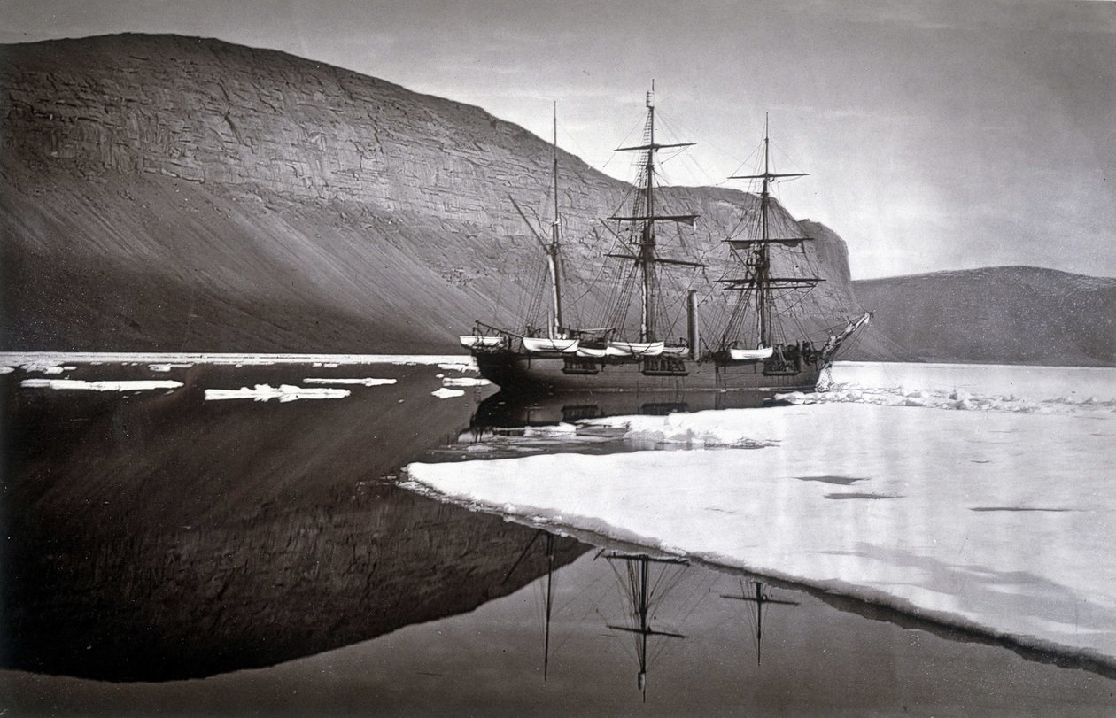 North Pole: Stopped by the ice off cape Prescott - in “” Narrative of a voyage to the Polar See during 1875-76””, G.S. Nares, ed. London بواسطة مصور انجليزى