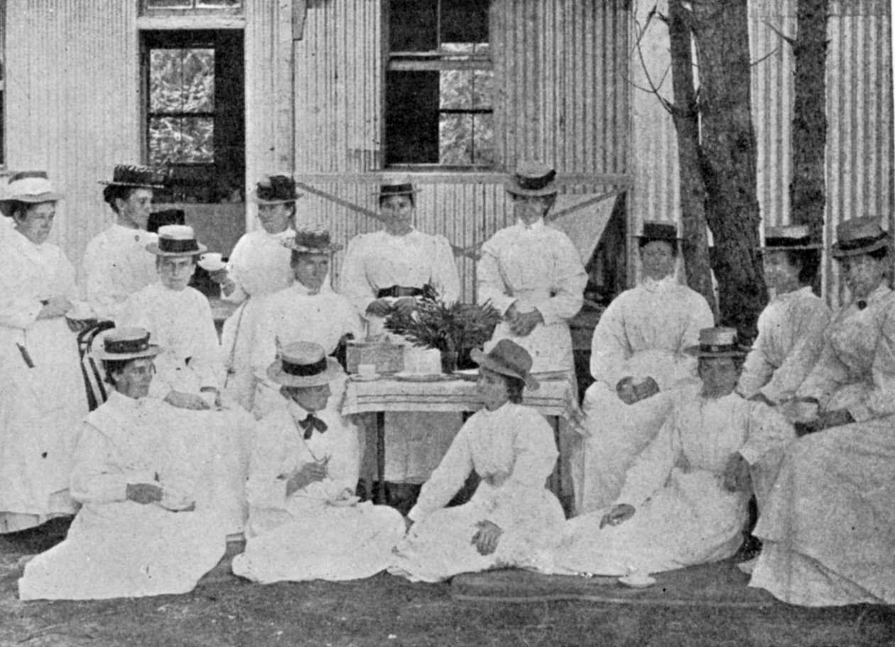 ممرضات في مستشفى الطاعون ، Uitvlugt ، بالقرب من كيب تاون ، صورة توضيحية من الملك ، 25 مايو 1901 بواسطة مصور انجليزى