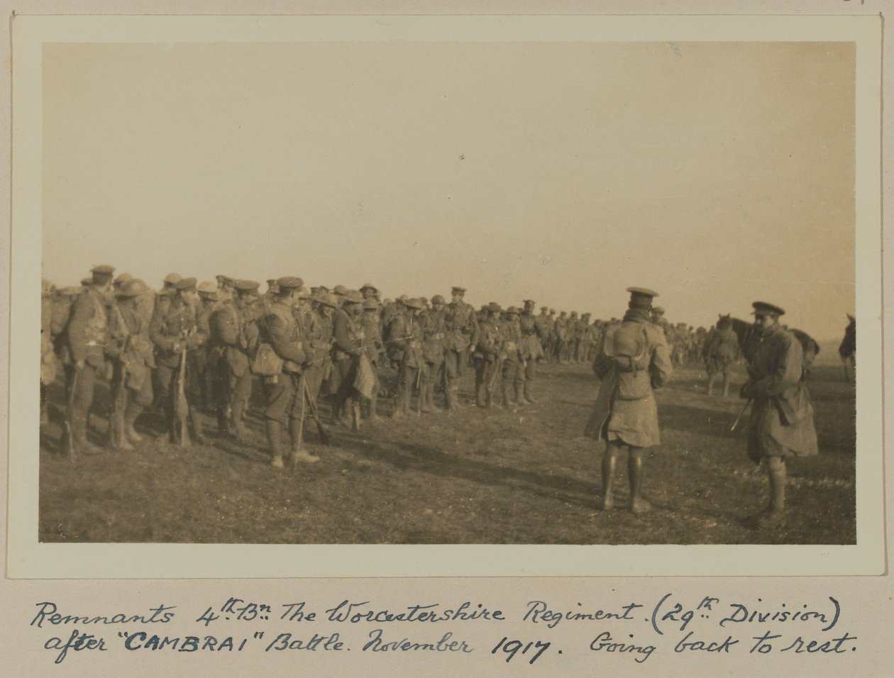 بقايا 4th. بن. فوج رسيسترشاير (الفرقة 29) بعد معركة "كامبري" ، نوفمبر 1917 ، العودة للراحة بواسطة مصور انجليزى