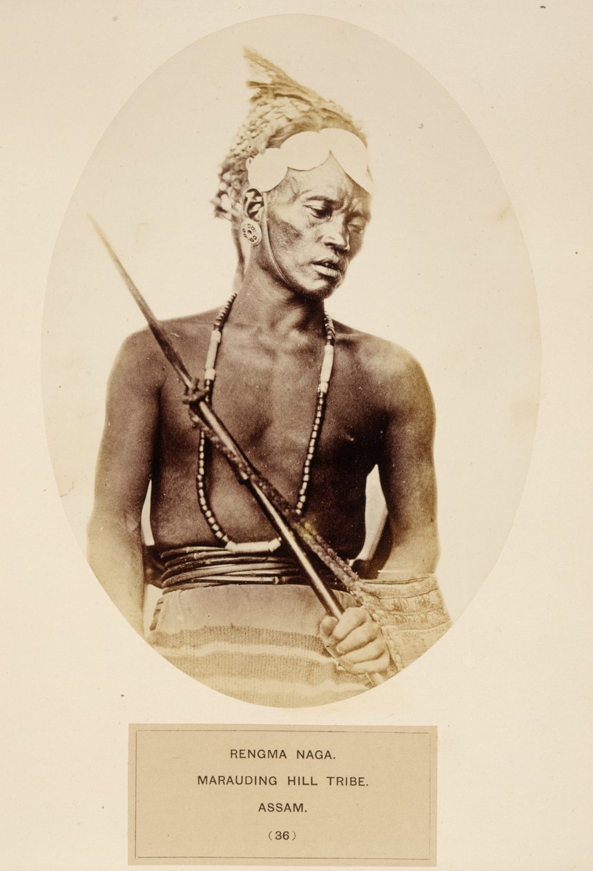Rengma Naga ، Marauding Hill Tribe ، Assam ، from The People of India ، بقلم ج. فوربس واتسون ، تم نشره عام 1868 (طبعة زخرفية) بواسطة مصور انجليزى