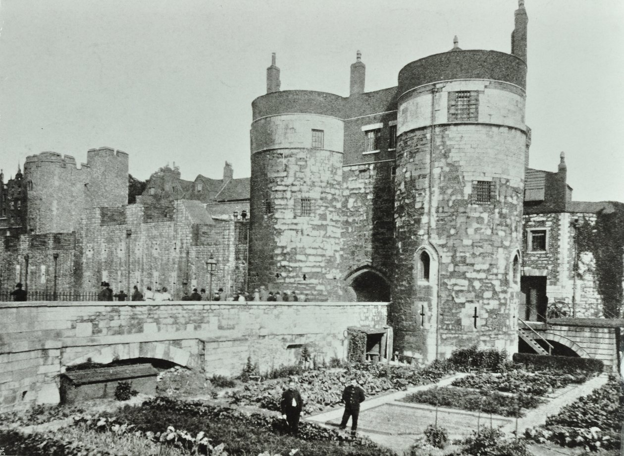 برج لندن ، تاور هيل: The beauchamp and Byward Towers ، 1895 بواسطة مصور انجليزى