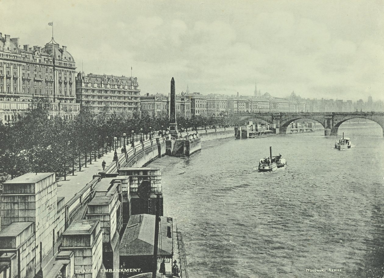 جسر واترلو ، فيكتوريا إمبانكمينت ، وستمنستر إل بي: ينظر شمالا من جسر هانجرفورد ، 1895 بواسطة مصور انجليزى