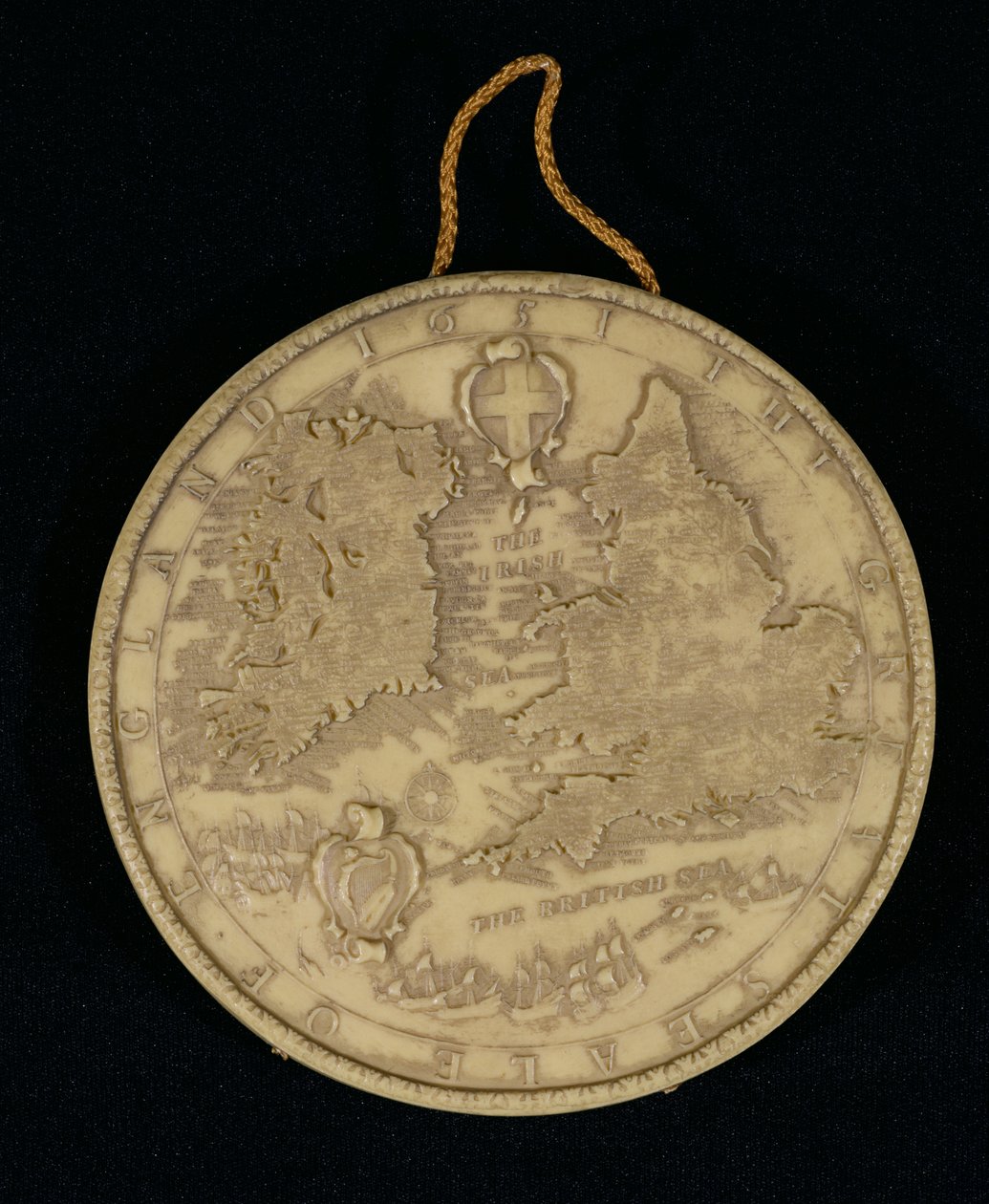 فاكس من الختم العظيم لإنجلترا عام 1651 ، يظهر عكس خريطة إنجلترا وويلز وأيرلندا (انظر 105041 للتعرف على الوجه الآخر) بواسطة مدرسة اللغة الإنجليزية