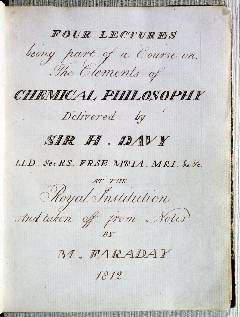 صورة لأربع محاضرات حول عناصر الفلسفة الكيميائية بقلم السير هـ.ديفي (1778-1829) في المعهد الملكي ، مأخوذة من ملاحظات بقلم مايكل فاراداي (1791-1867) 1812 بواسطة مدرسة اللغة الإنجليزية