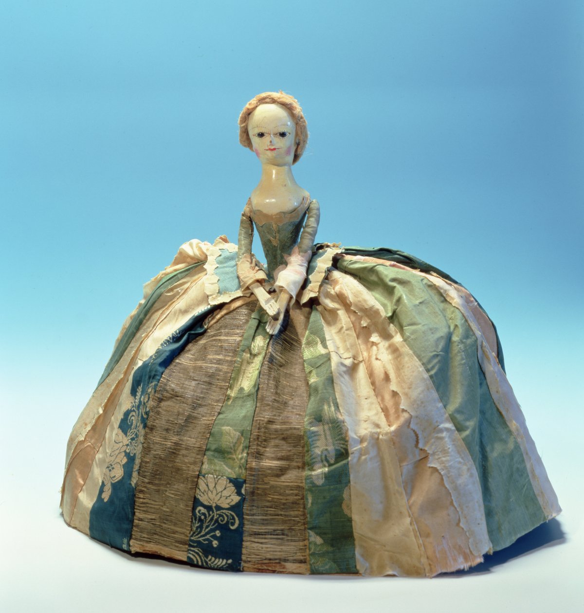 Letitia Penn doll (الخشب والمنسوجات) بواسطة مدرسة اللغة الإنجليزية