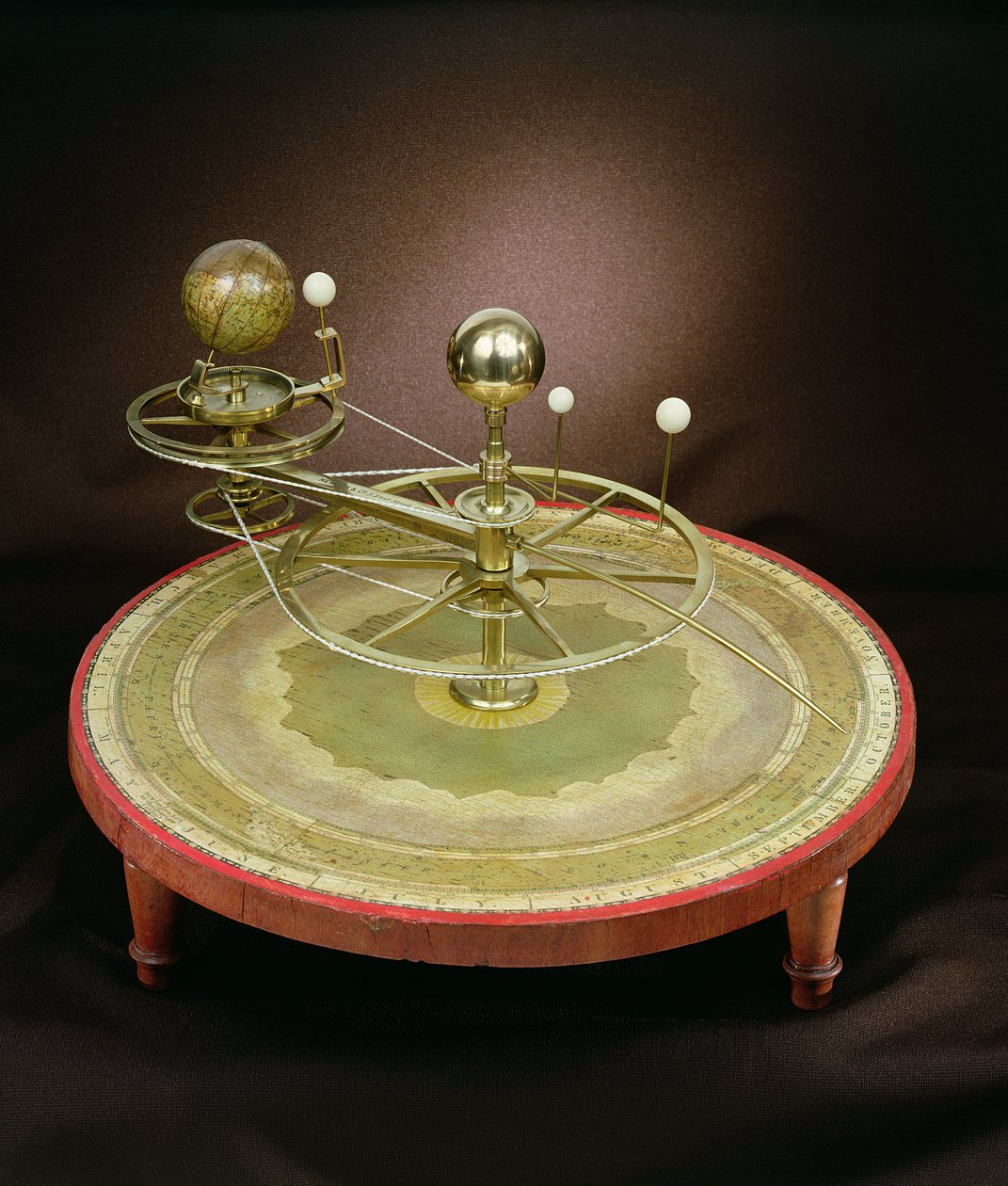 Orrery ، من صنع نيوتن وشركاه ، لندن ، أوائل القرن التاسع عشر (نحاس) بواسطة مدرسة اللغة الإنجليزية