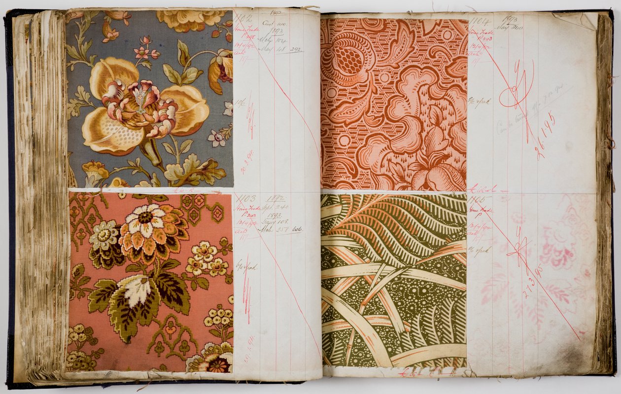 صفحات من نموذج كتاب بواسطة مدرسة اللغة الإنجليزية
