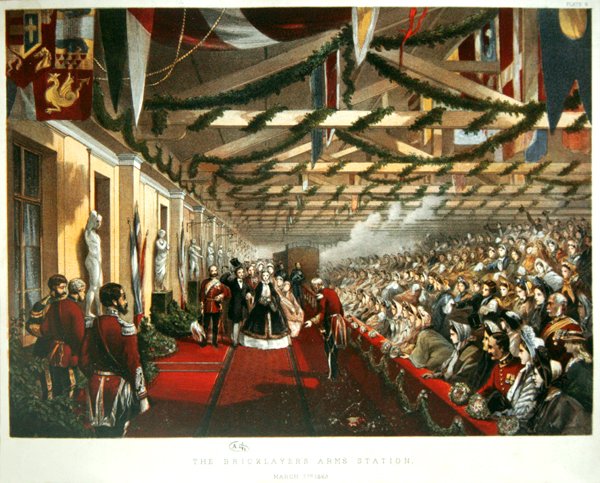 وصلت الأميرة ألكسندرا من الدنمارك إلى لندن في 7 مارس 1863 في محطة Bricklayers Arms مع زوجها المستقبلي أمير ويلز. 1863 (لون ليثو) بواسطة مدرسة اللغة الإنجليزية