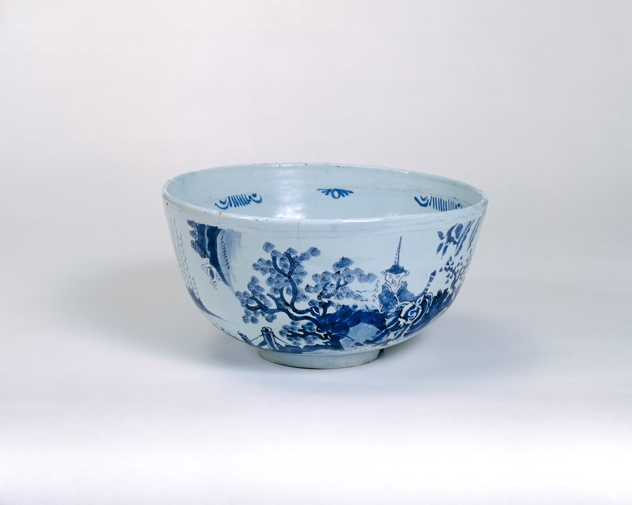 وعاء لكمة ، ربما صنع في Brislington ، c.1675-1700 (آنية فخارية من الصفيح) بواسطة مدرسة اللغة الإنجليزية