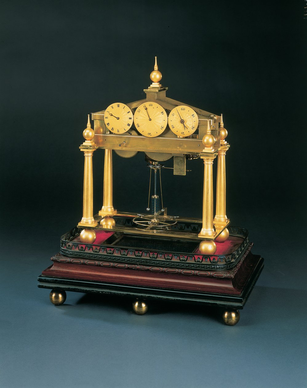 منظم طاولة ريجنسي ، منسوب إلى جون موكسون أو السير ويليام كونجريف ، حوالي عام 1820 بواسطة مدرسة اللغة الإنجليزية