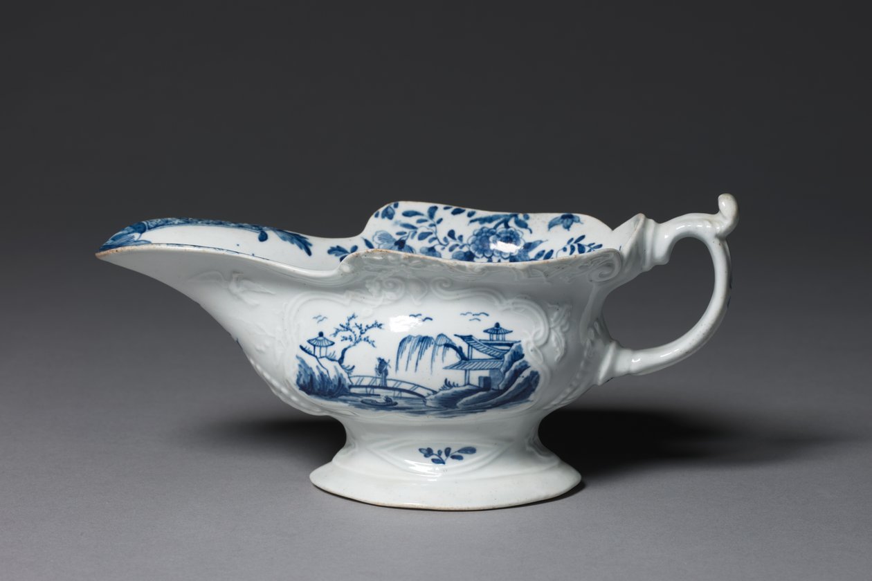 قارب الصلصة ، ربما من صنع Worcester Porcelain Factory أو Bristol Porcelain Factory ، حوالي 1752 بواسطة مدرسة اللغة الإنجليزية