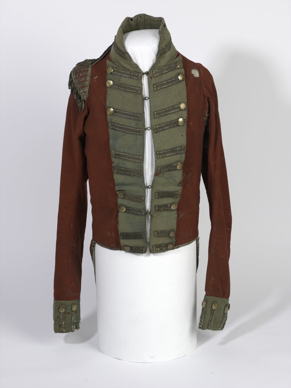 Coatee قصير الذيل ، Light Company Officers '، الفوج الثاني 69 من Bn (جنوب لينكولنشاير) ، تم ارتداؤه خلال حملة Waterloo بواسطة Lt Henry Anderson ، حوالي 1815 (قماش قرمزي وأخضر بأزرار مذهبة) بواسطة مدرسة اللغة الإنجليزية
