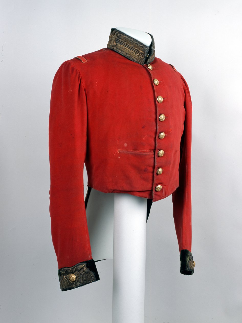 Coatee قصير الذيل ، حراس دراغون الخامس (الأميرة شارلوت من واليس) ، c.1854 (قماش صوف ، سلك ذهبي وزخرفة مطرزة متلألئة) بواسطة مدرسة اللغة الإنجليزية