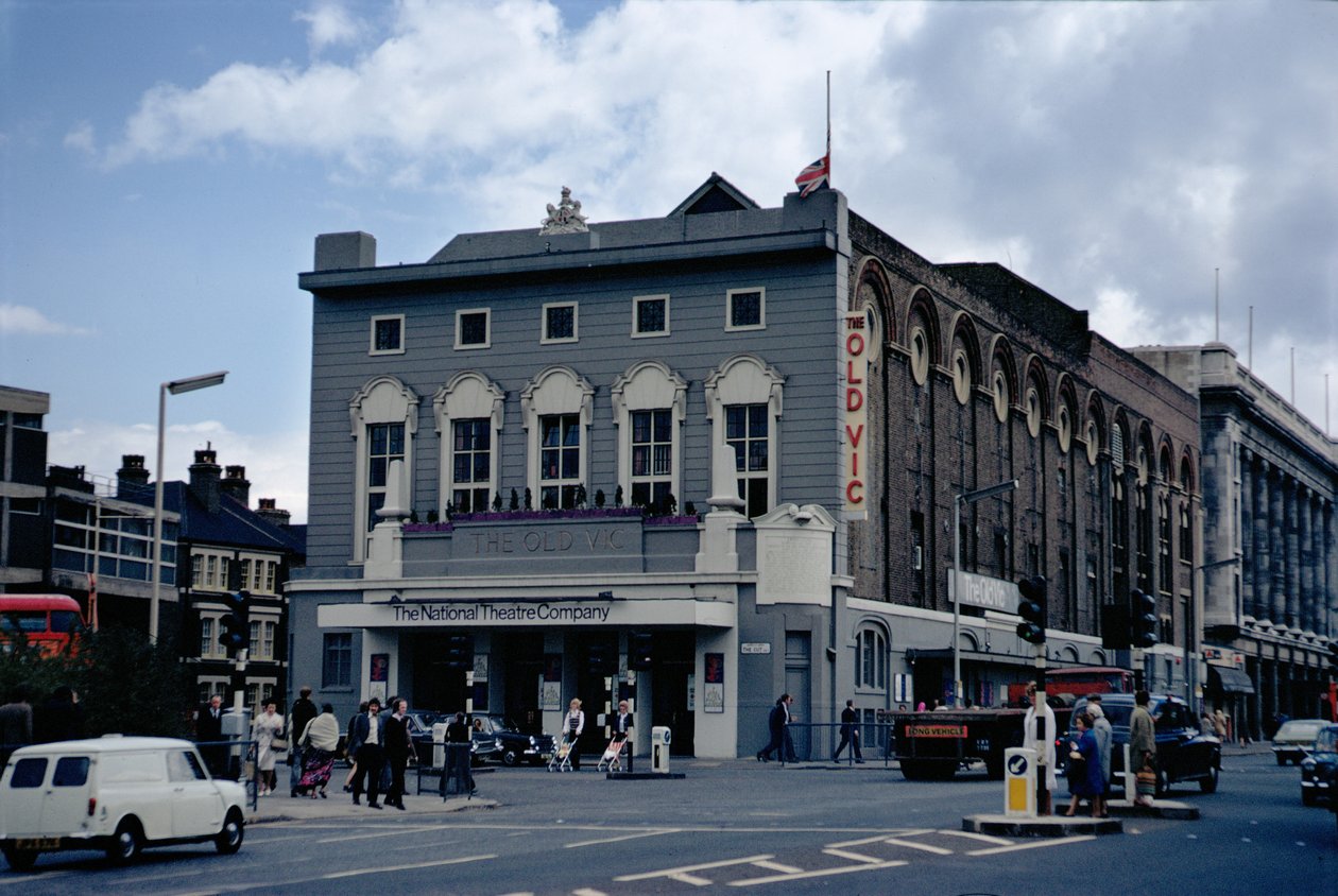 The Old Vic ، The Cut بواسطة مدرسة اللغة الإنجليزية