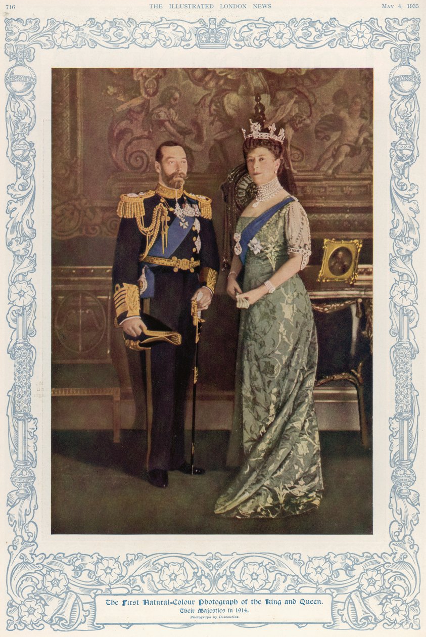 أول صورة ملونة طبيعية للملك جورج الخامس (1865-1936) والملكة ماري (1867-1953) في عام 1914 ، مستنسخة في أخبار لندن المصورة ، 4 مايو 1935 بواسطة مدرسة اللغة الإنجليزية