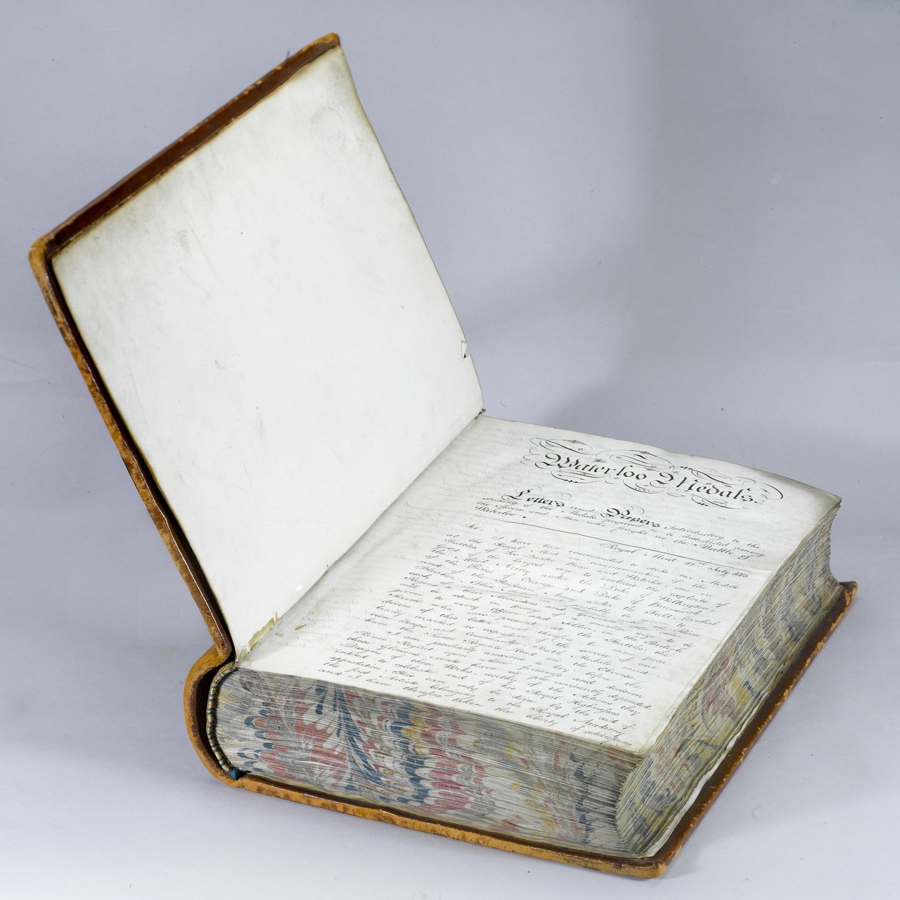لفة ميدالية واترلو ، حوالي 1815 (قلم وحبر على ورق في مجلد مرتبط بالجلد) بواسطة مدرسة اللغة الإنجليزية