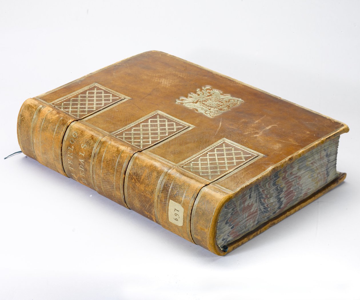 لفة ميدالية واترلو ، حوالي 1815 (قلم وحبر على ورق في مجلد مرتبط بالجلد) بواسطة مدرسة اللغة الإنجليزية