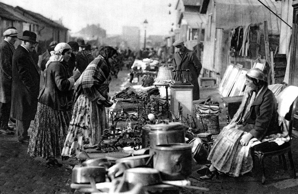منظر لسوق البرغوث عند مدخل سانت أوين ، باريس ، 1931 بواسطة إرنست فلاماريون