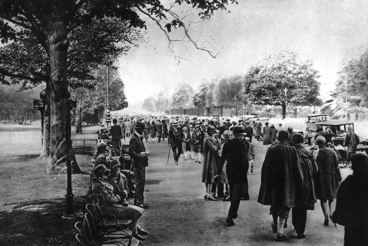شارع فوش المؤدي من النجم إلى بوا دو بولون ، باريس ، 1931 بواسطة إرنست فلاماريون