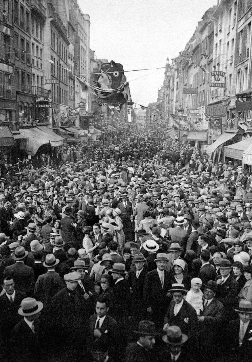 الرقص في الهواء الطلق في 14 يوليو ، باريس ، 1931. بواسطة إرنست فلاماريون