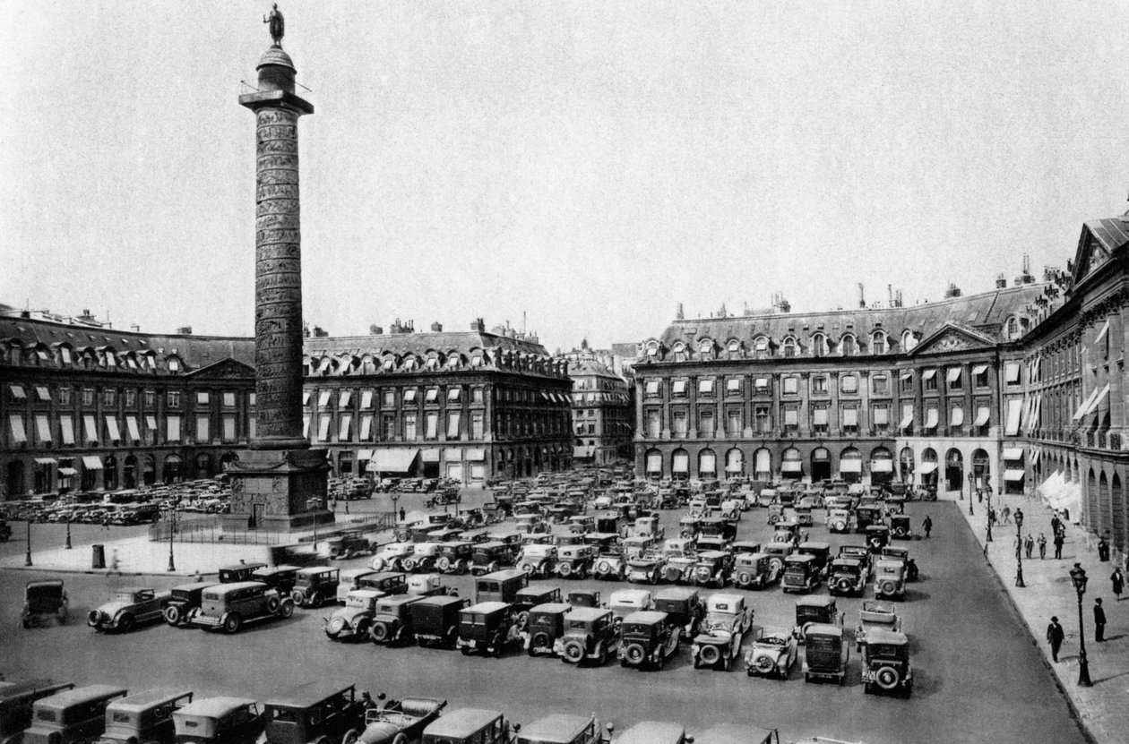 مكان فاندوم وأقيم العمود لانتصارات نابليون ، باريس ، 1931 بواسطة إرنست فلاماريون
