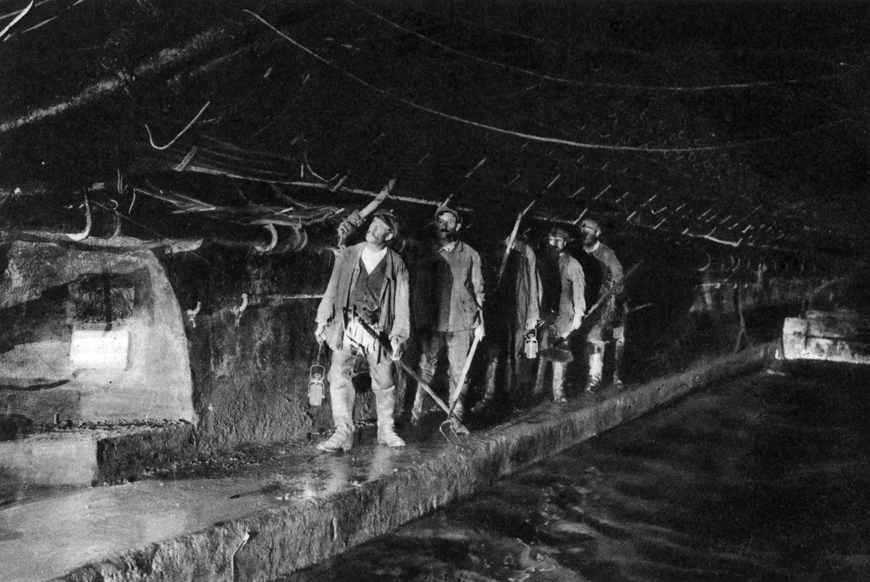 منظفات المجاري في المجاري الرئيسي ، باريس ، 1931 بواسطة إرنست فلاماريون