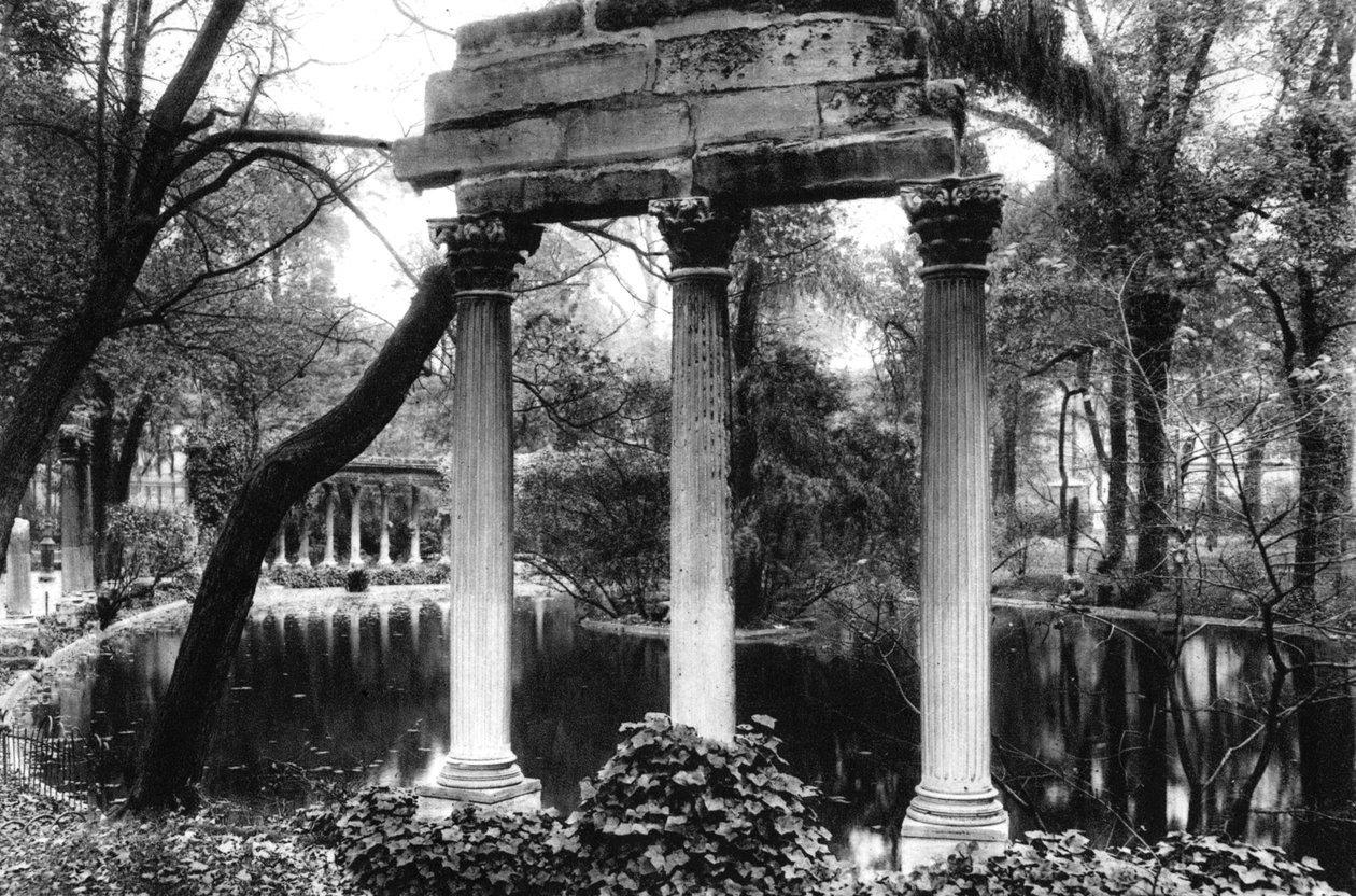 أعمدة Naumachias Corinthian ، Parc Monceau ، باريس ، 1931. بواسطة إرنست فلاماريون