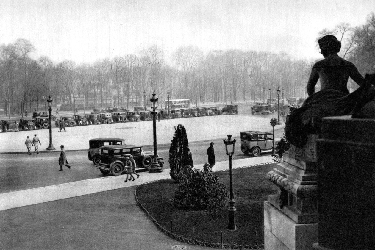 The Rond Point and Georges Clemenceau Place ، باريس ، 1931. بواسطة إرنست فلاماريون