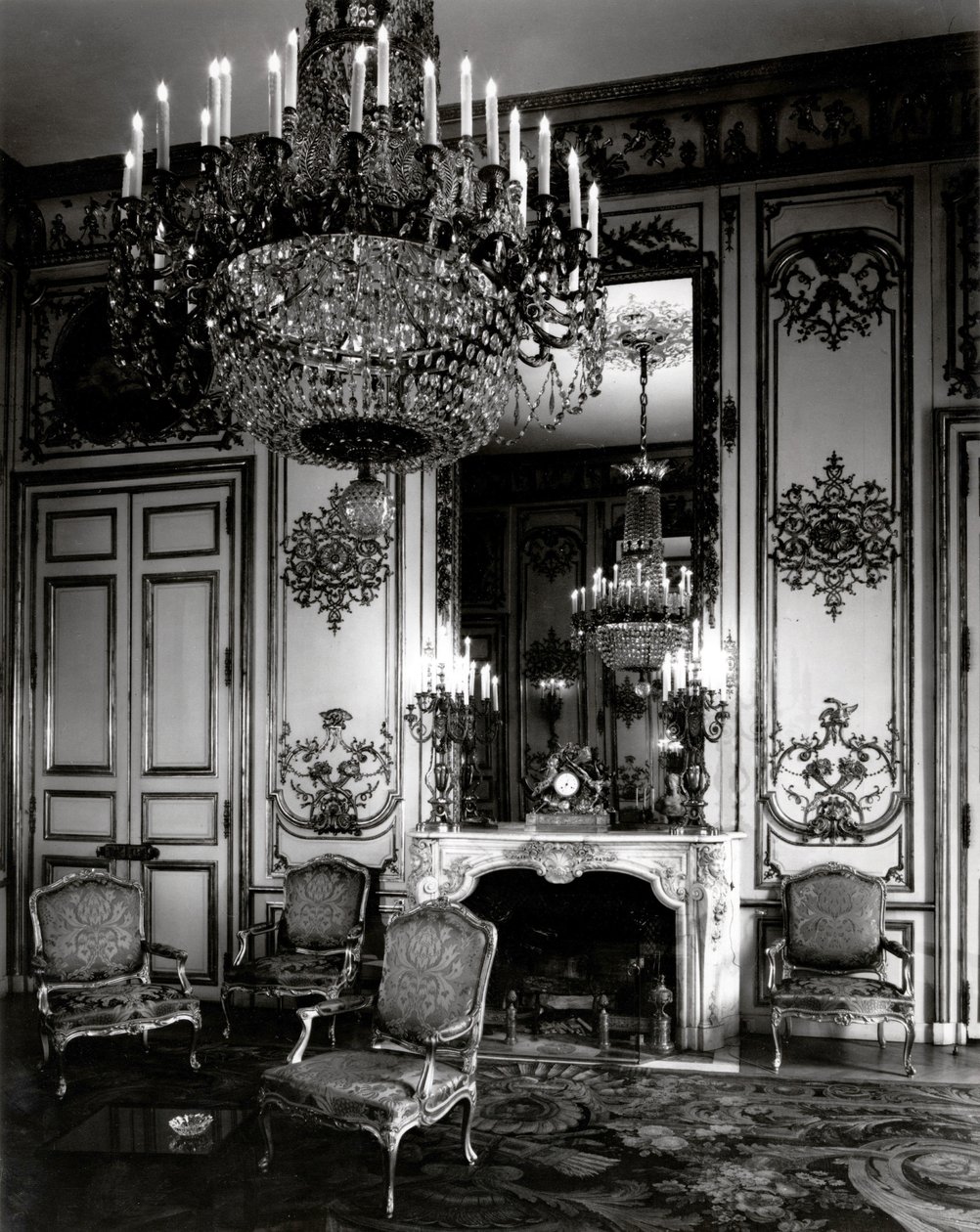 التصميم الداخلي لفندق Hotel d'Evreux (الآن Palais de l'Elysee) ، باريس: الصالون الرائع. الهندسة المعمارية من قبل إتيان لويس بولي (إتيان لويس بول) ، مهندس معماري فرنسي (1728-1799). بواسطة إتيان لويس بولي