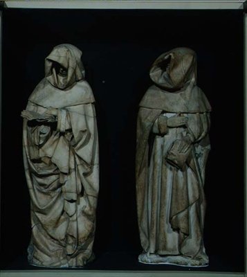 اثنين من المعزين من قبر دوك دي بيري في كاتدرائية بورجيه بواسطة إتيان وموسلمان بول (1467) بوبيليه