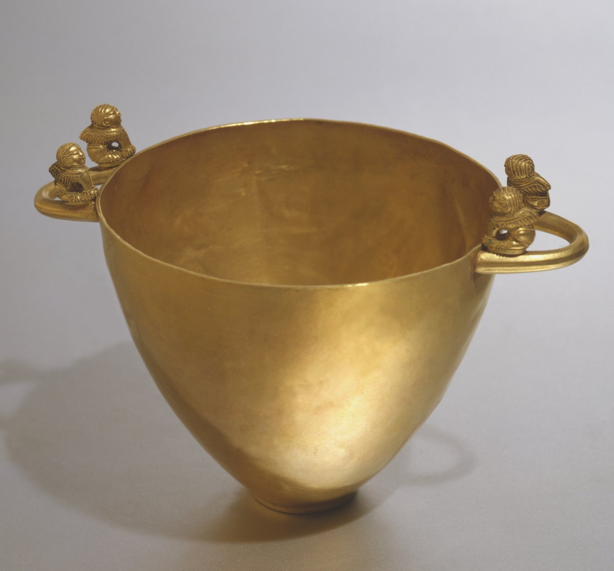 Skyphos من Palestrina (الذهب) بواسطة إتروسكان