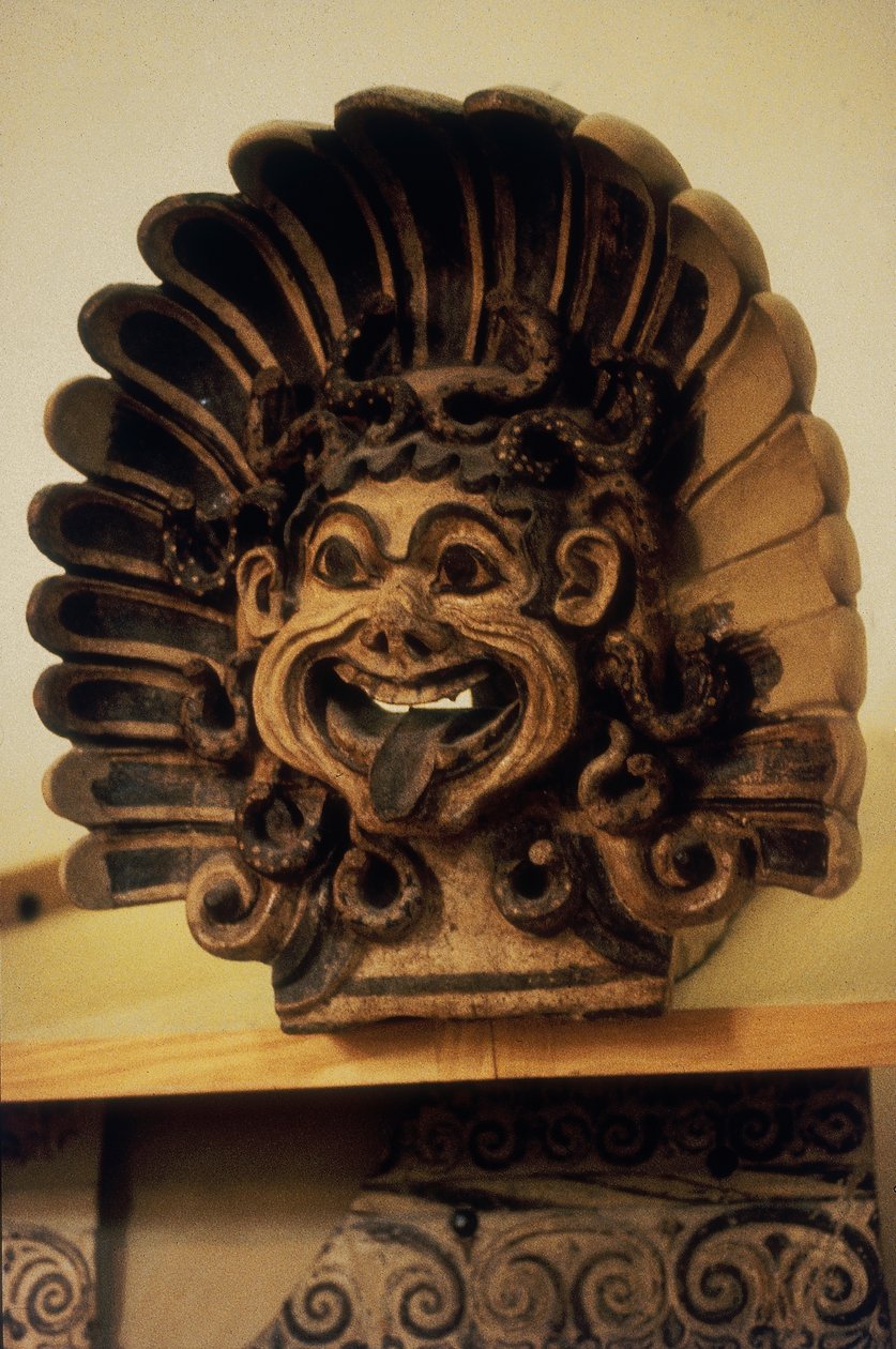 Antefix في شكل رأس Gorgons (الطين) بواسطة إتروسكان
