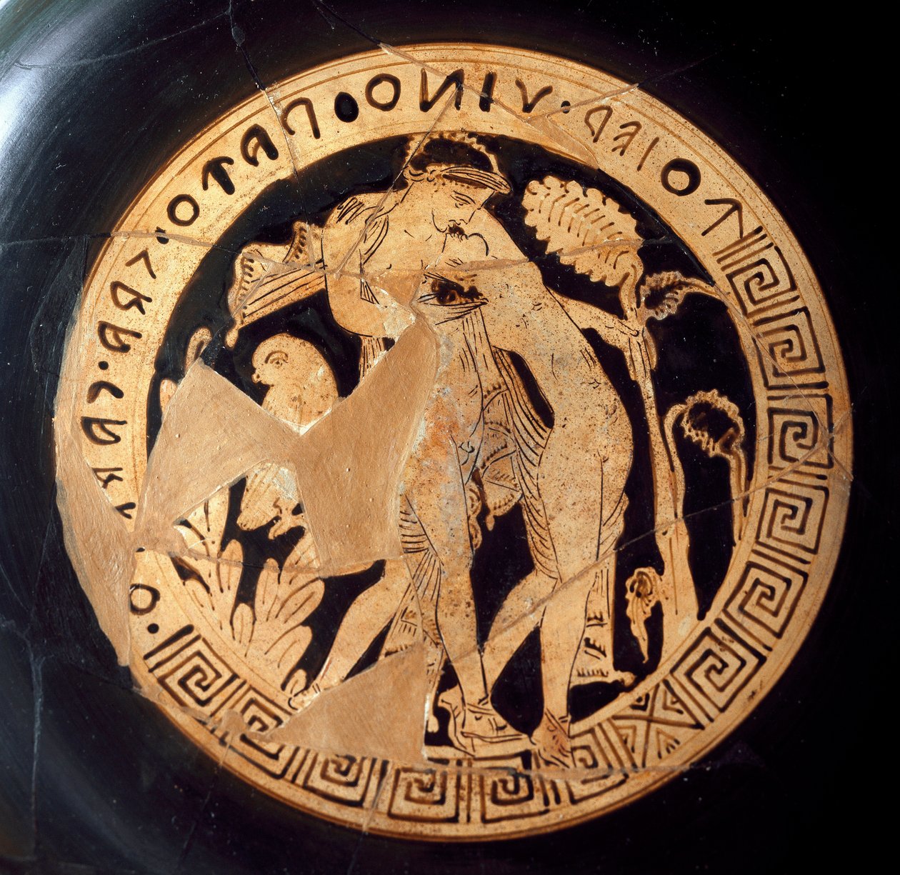 العصور القديمة الأترورية: تفاصيل kylix تمثل Dionysus و Ariane. من Falerii Veteres (Civita Castellana) القرن السادس قبل الميلاد. روما ، المتحف الوطني لفيلا جوليا بواسطة إتروسكان