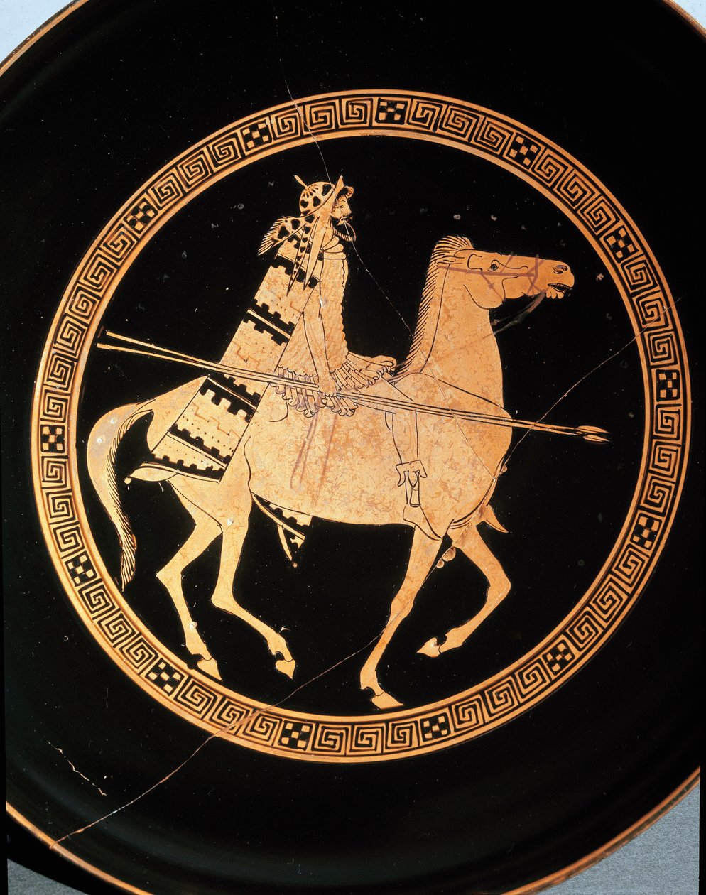 العصور القديمة الأترورية: تفاصيل من kylix تمثل الفارس. من Falerii Veteres (Civita Castellana) القرن الخامس قبل الميلاد. روما ، المتحف الوطني لفيلا جوليا بواسطة إتروسكان