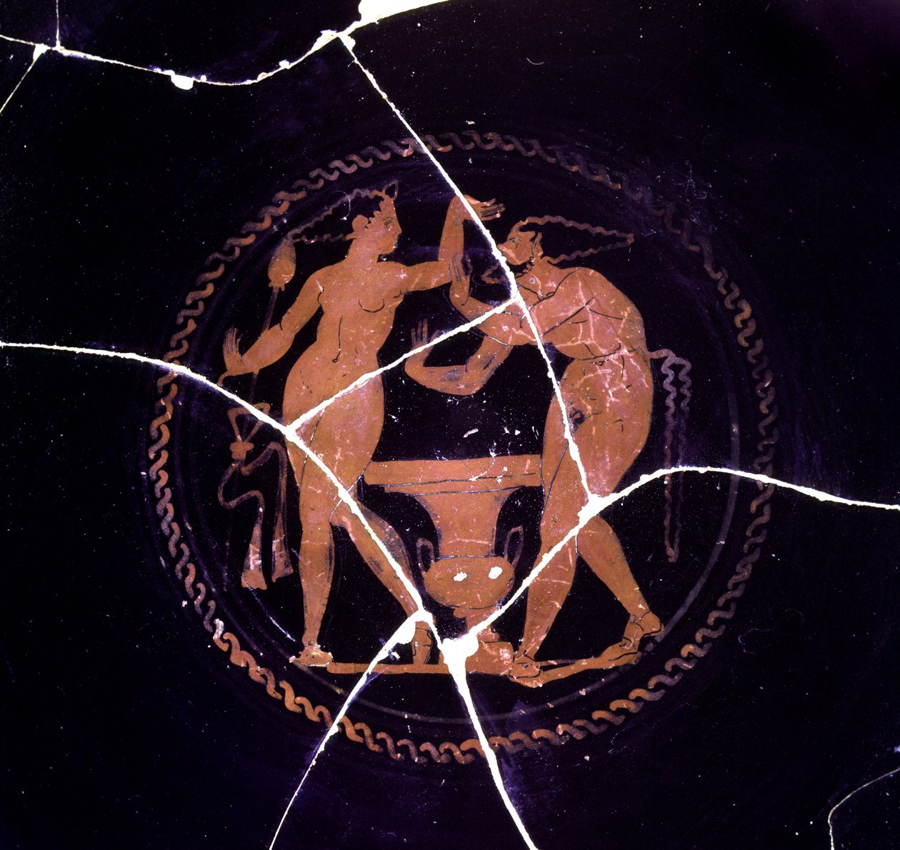 تفاصيل من kylix تمثل maenad و satyr ، 330-300 قبل الميلاد بواسطة إتروسكان