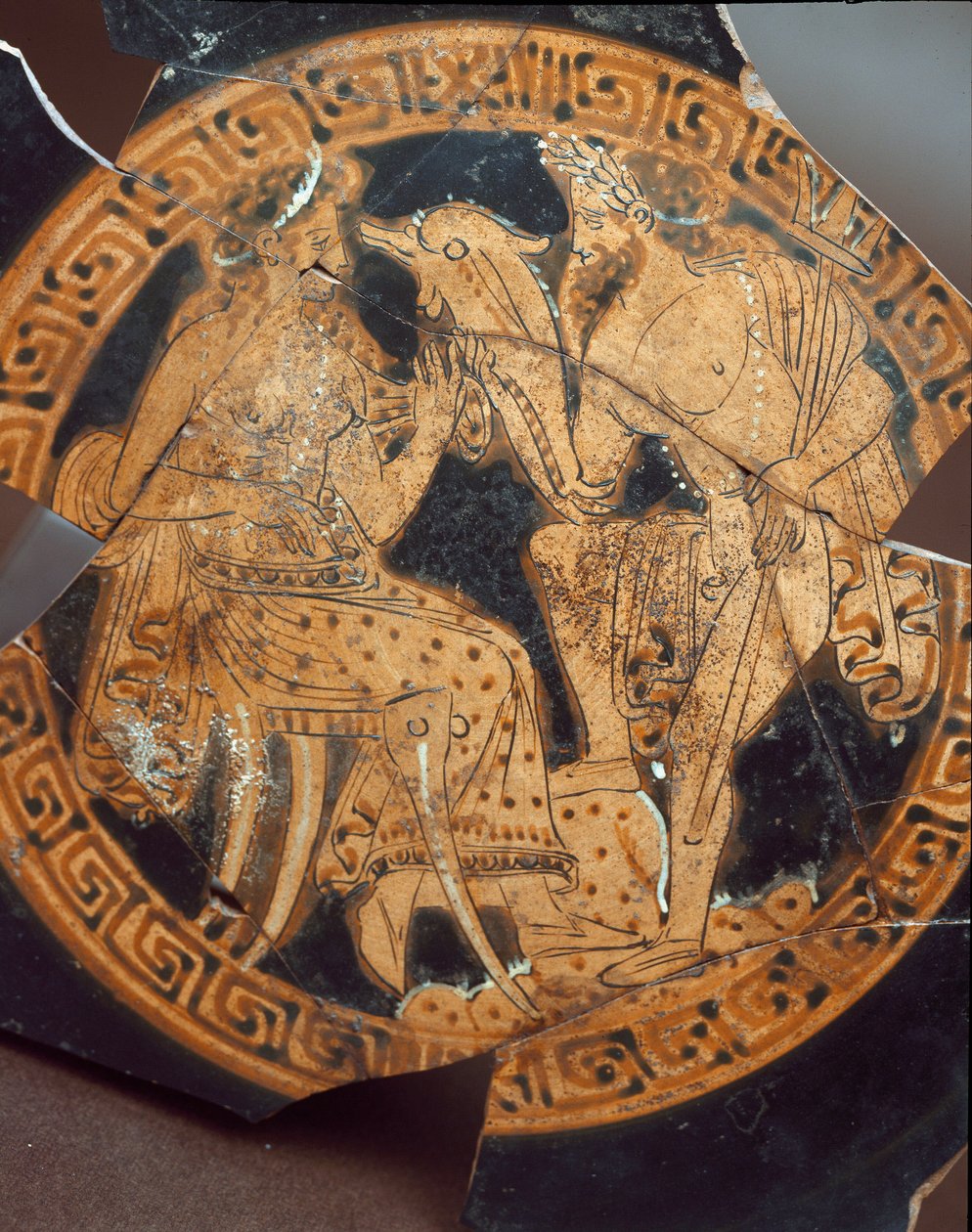 الأترورية العتيقة: تفاصيل kylix تمثل بوسيدون وأمفيتريت. من Falerii Veteres (Civita Castellana) القرن السادس قبل الميلاد. روما ، المتحف الوطني لفيلا جوليا بواسطة إتروسكان