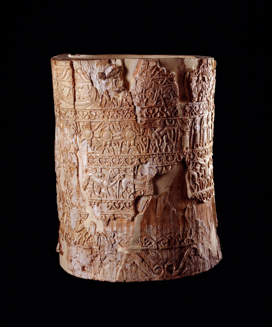 الحضارة الأترورية: العاج ciborium من مقبرة Pania a Chiusi ، إيطاليا - القرن السابع قبل الميلاد بواسطة إتروسكان