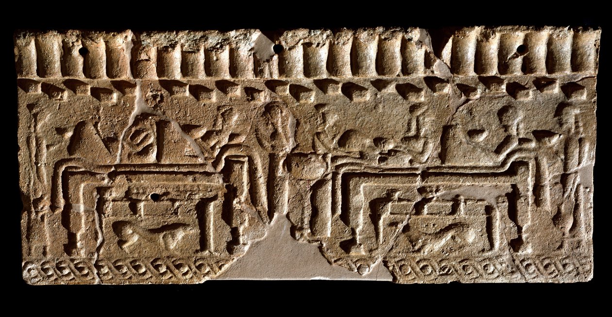 الحضارة الأترورية: إفريز من الطين مزين بمشهد مأدبة. 580 قبل الميلاد خافت. 24x54 سم. من قصر مورلو. مورلو ، Antiquarium Comunale بواسطة إتروسكان