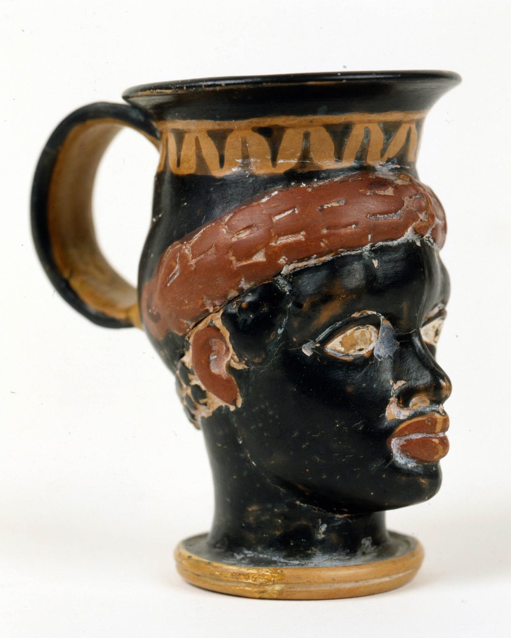 إناء إتروسكان على شكل رأس رجل أسود. Museo Nazionale de Tarquinia. بواسطة إتروسكان إتروسكان