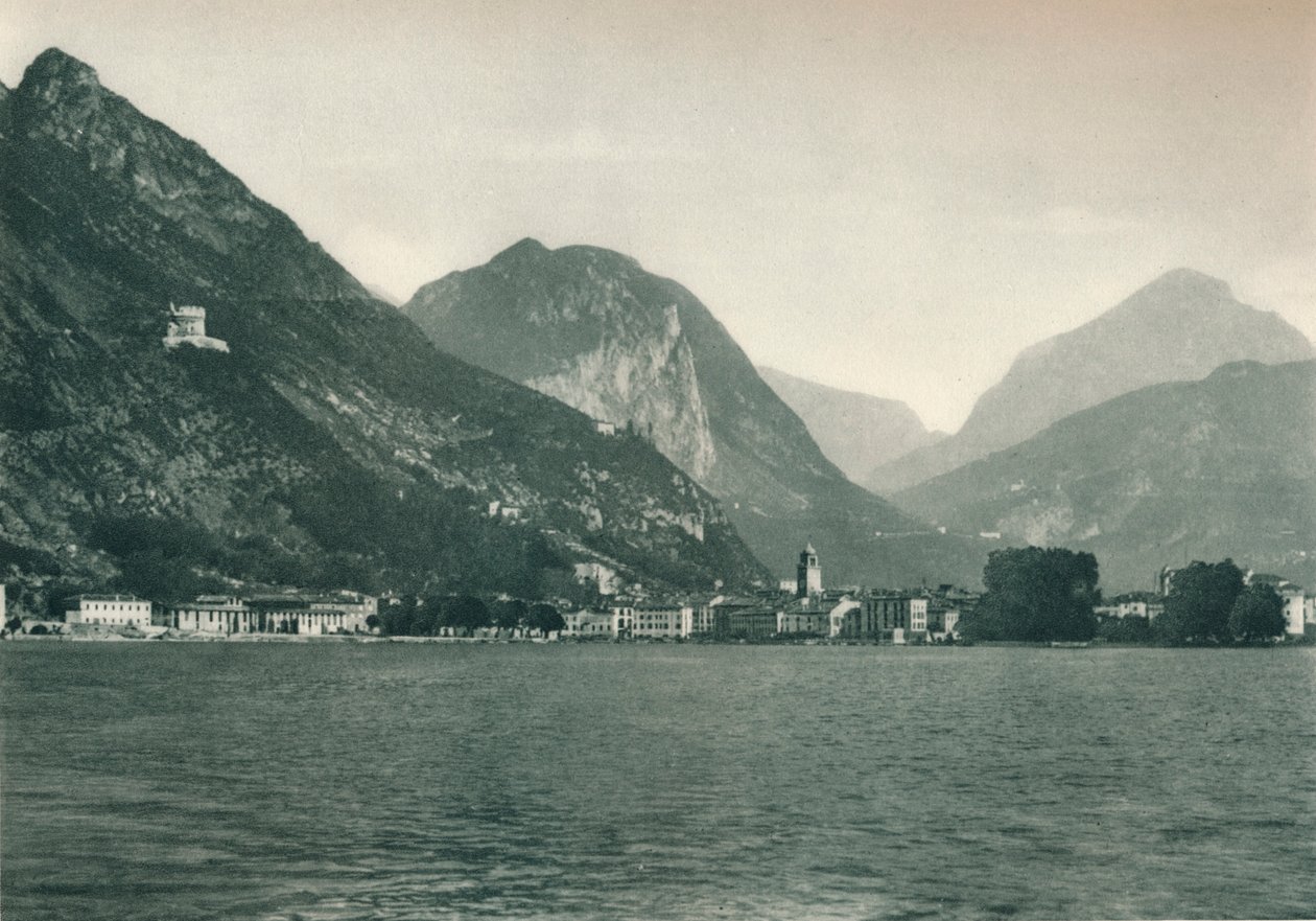 ريفا ديل جاردا من بحيرة غاردا ، إيطاليا ، 1927 بواسطة يوجين بوبيل