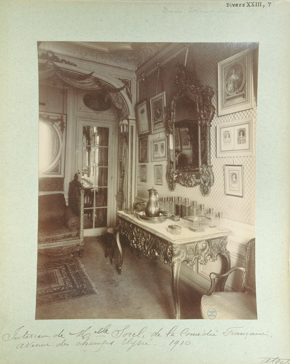داخل منزل سيسيل سوريل في 99 Avenue des Champs Elysees ، 1910 بواسطة يوجين أتيج