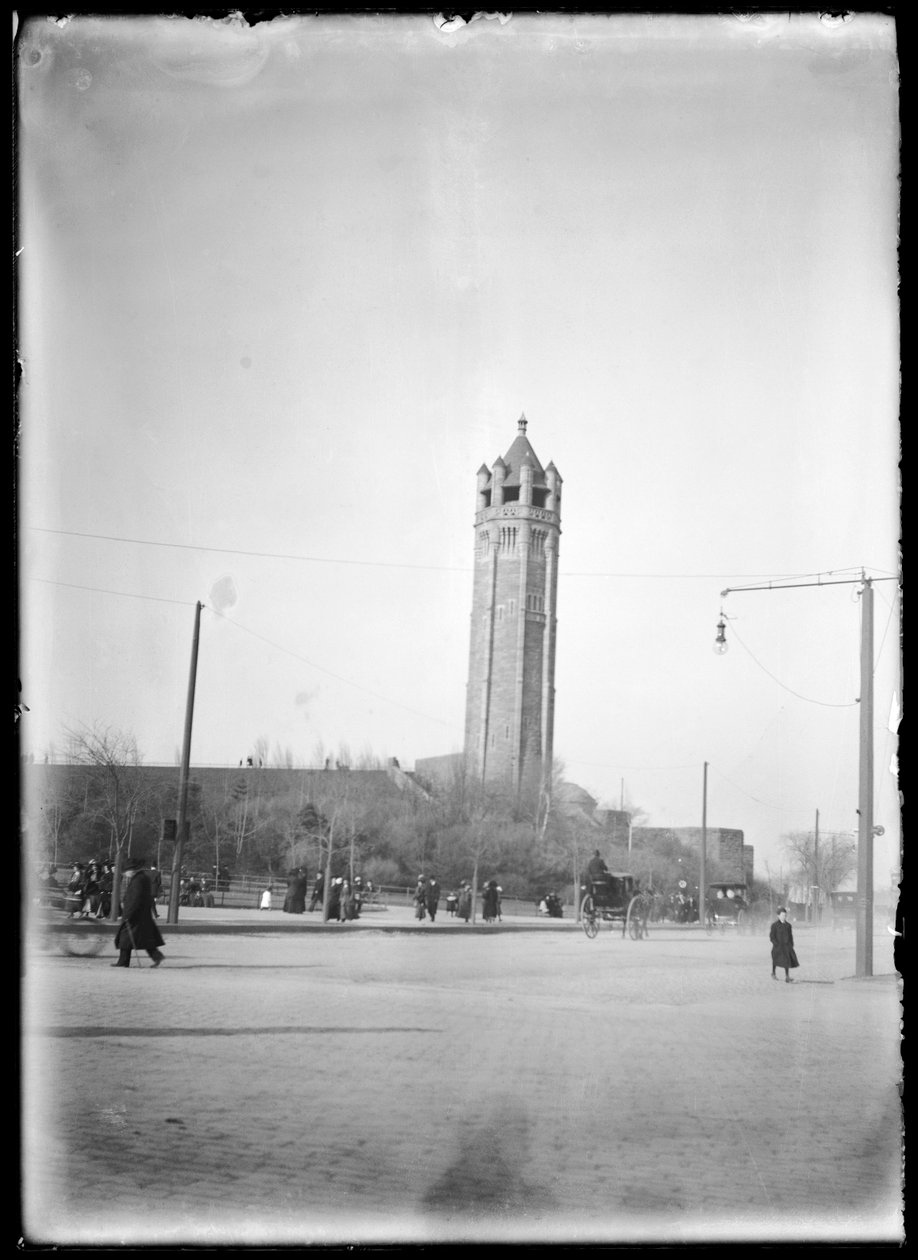 منظر لشرق باركواي يتطلع نحو متحف بروكلين ، c.1903-10 (نترات سلبية) بواسطة يوجين ويملينجر