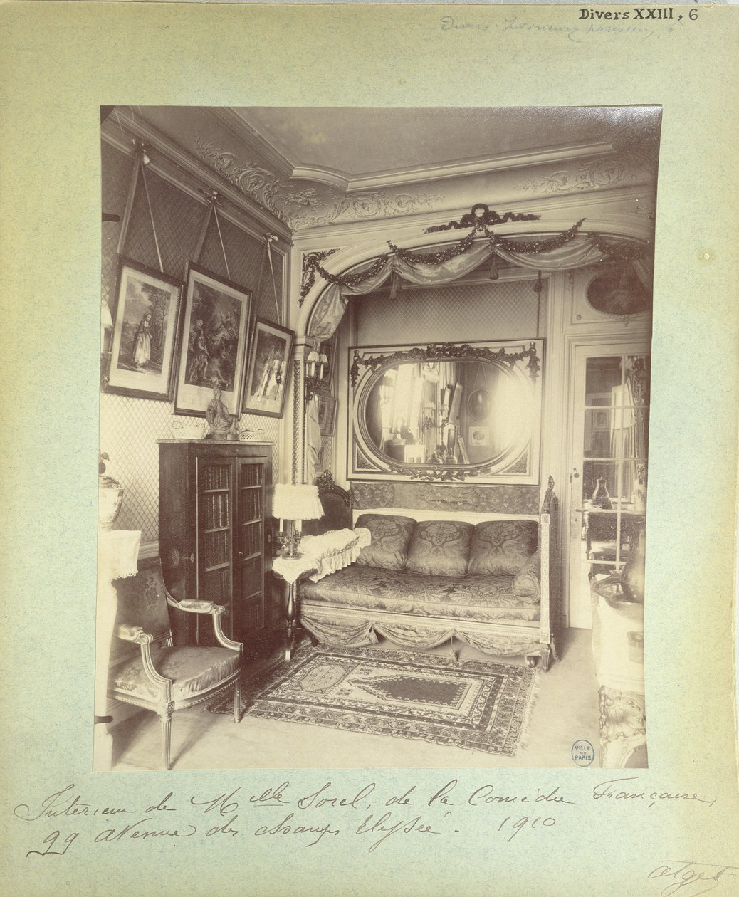 داخل منزل سيسيل سوريل في 99 Avenue des Champs Elysees ، 1910 بواسطة يوجين أتيج