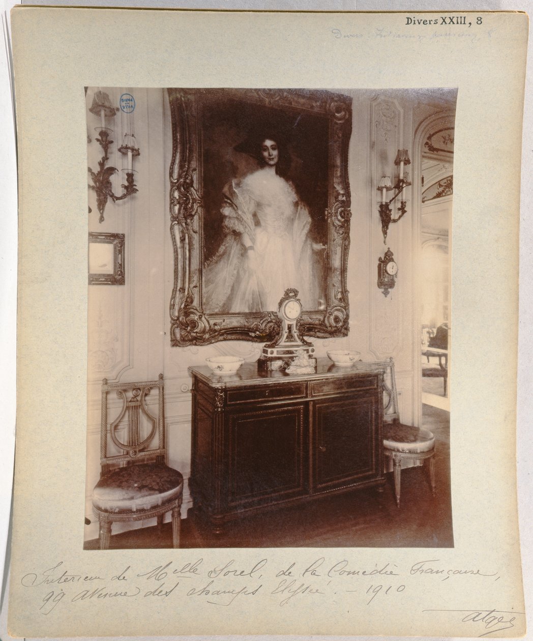 داخل منزل سيسيل سوريل في 99 Avenue des Champs Elysees ، 1910 بواسطة يوجين أتيج