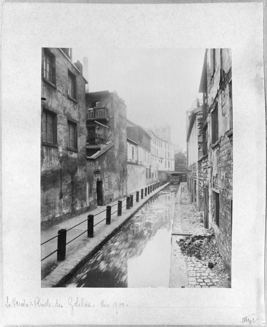 The Bievre ، Ruelle des Gobelins ، باريس ، مايو 1900 بواسطة يوجين أتيج