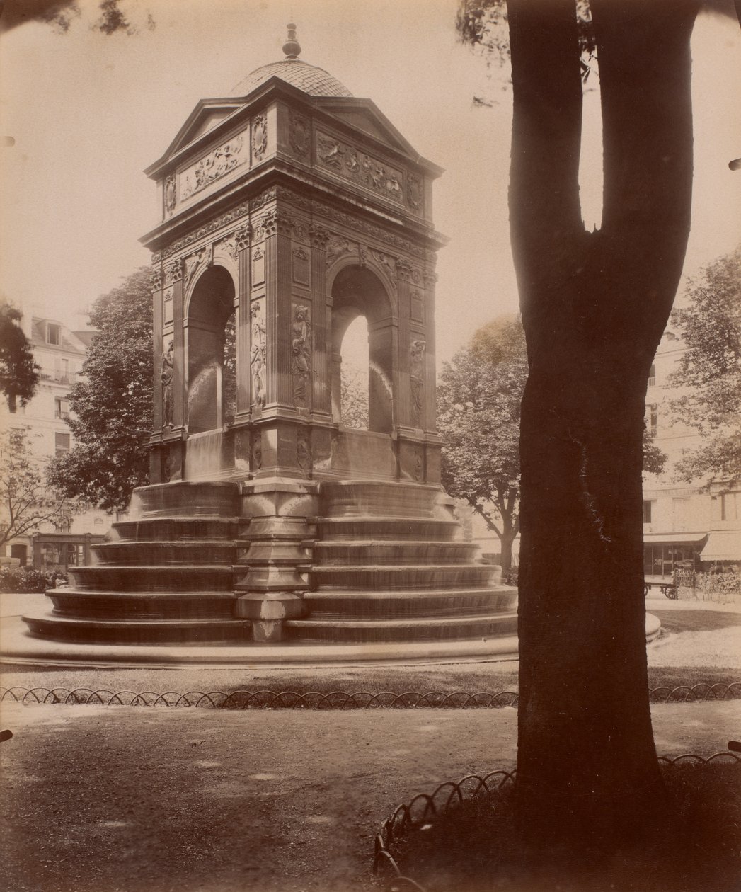 Fontaine des Innocents من سلسلة The Art of Old Paris بواسطة يوجين أتيج