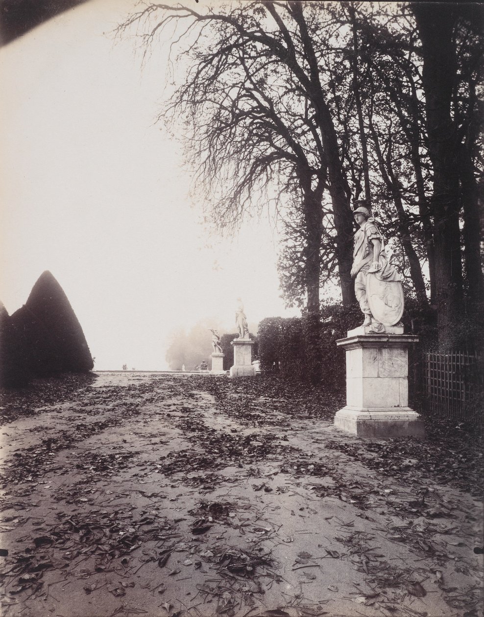 فرساي ، Allee des Trois Fontaines ، c.1906 (طباعة كلوريد الذهب) بواسطة يوجين أتيج