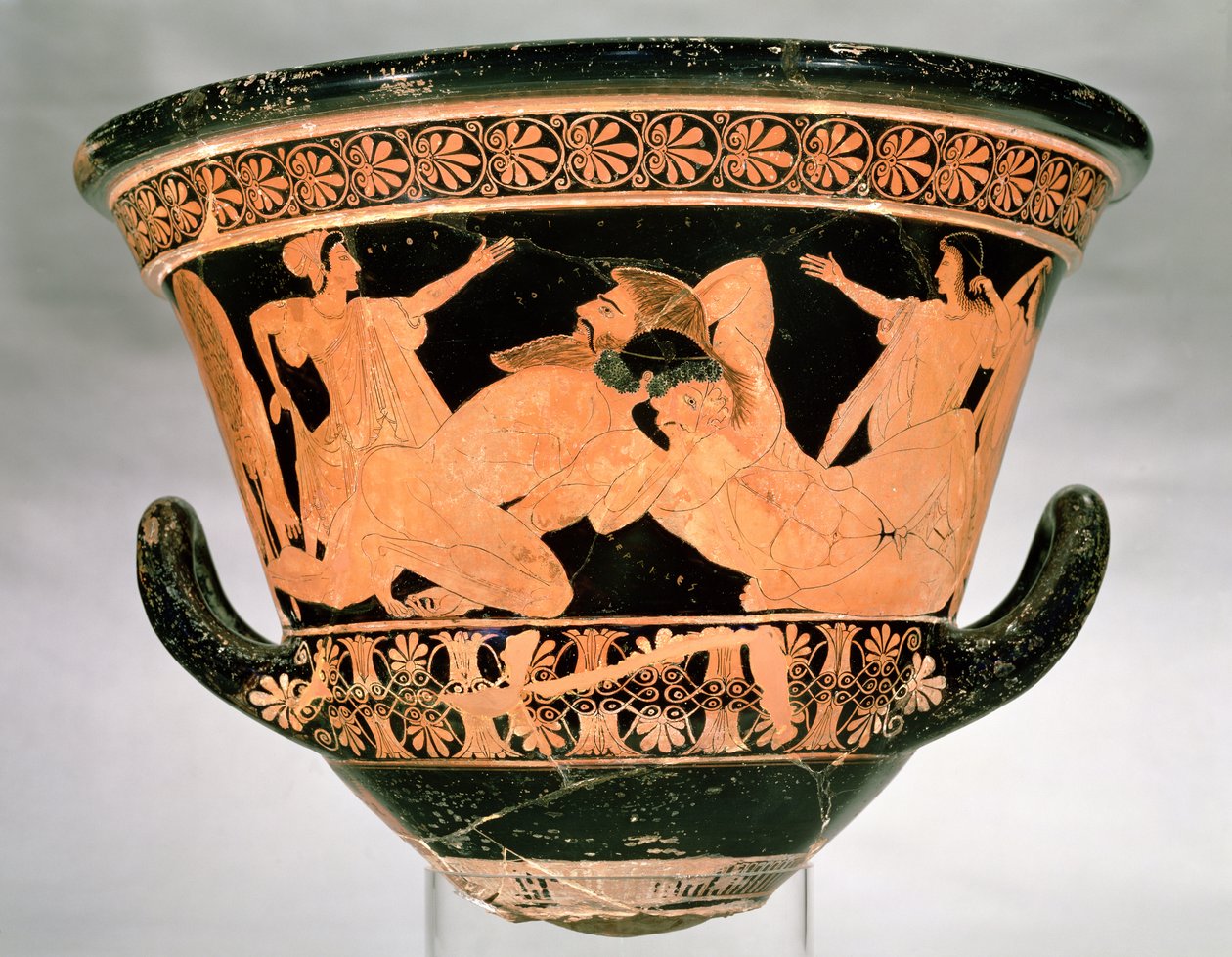 العلية الحمراء كاليكس-كريتر تصور هيراكليس مصارعة مع Antaeus ، من Cervetri ، إيطاليا ، c.510 قبل الميلاد (الفخار) (انظر أيضًا 92570) بواسطة الفرعون