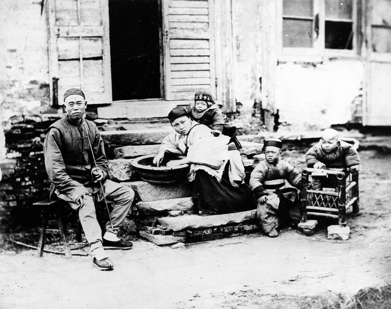 مشهد عائلي صيني ، 1870s بواسطة المصور الأوروبي