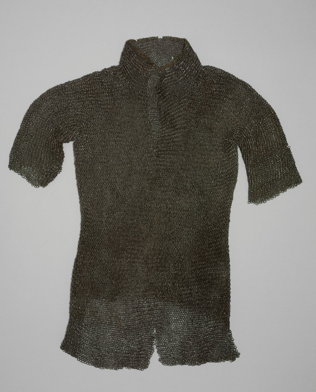 Hauberk (حلقات فولاذية مثبتة) بواسطة المدرسة الأوروبية